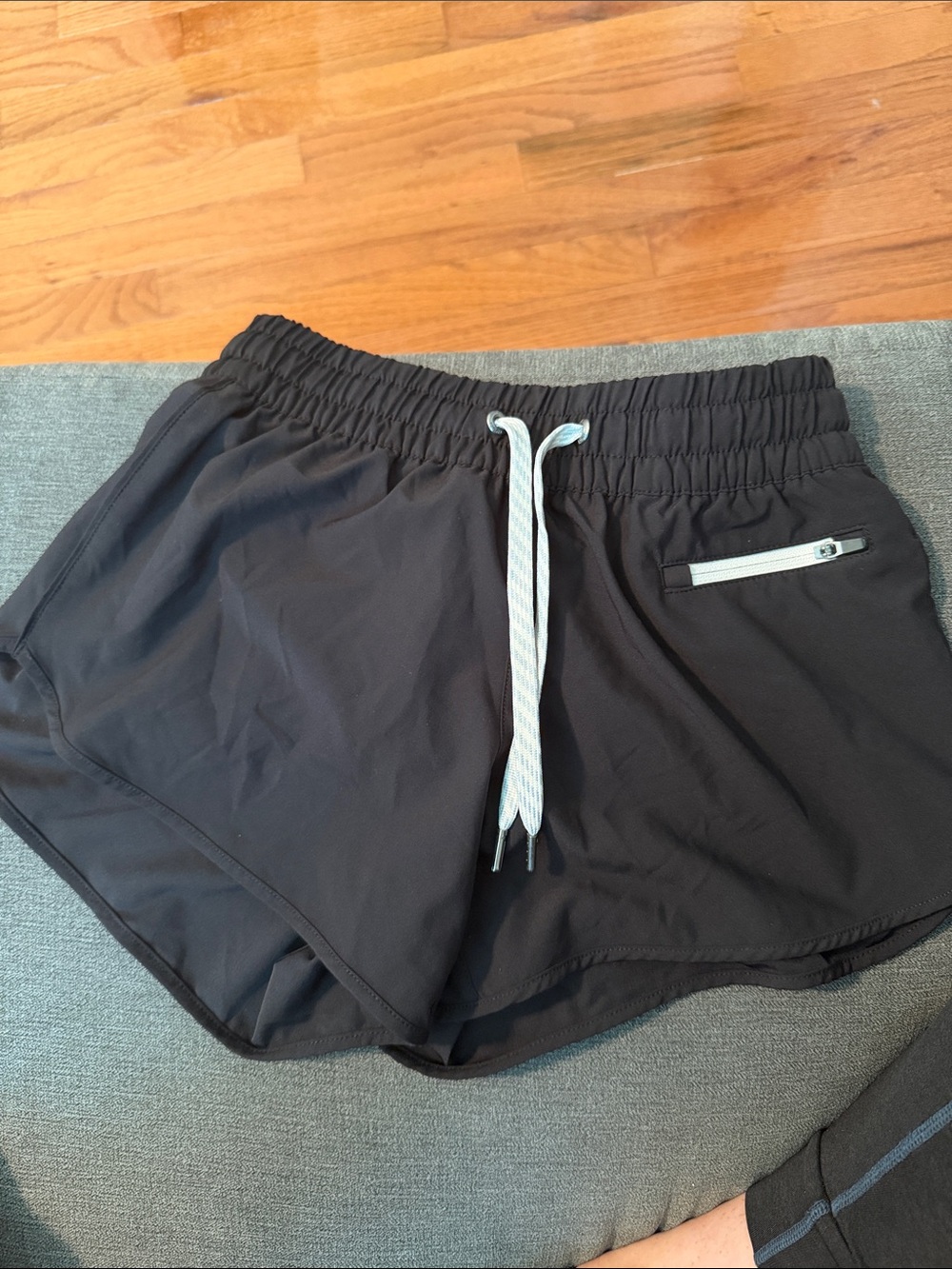 Women’s Vuori clementine 4” shorts xxs